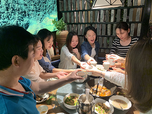 揮手三月，激情四月 戴高樂泳池設(shè)備 這不僅是一個(gè)簡(jiǎn)單的聚餐